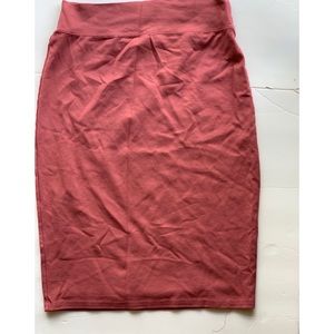 slim-fitting skirt